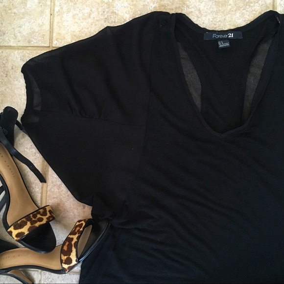 Forever 21 Black Top - Picture 2 of 5